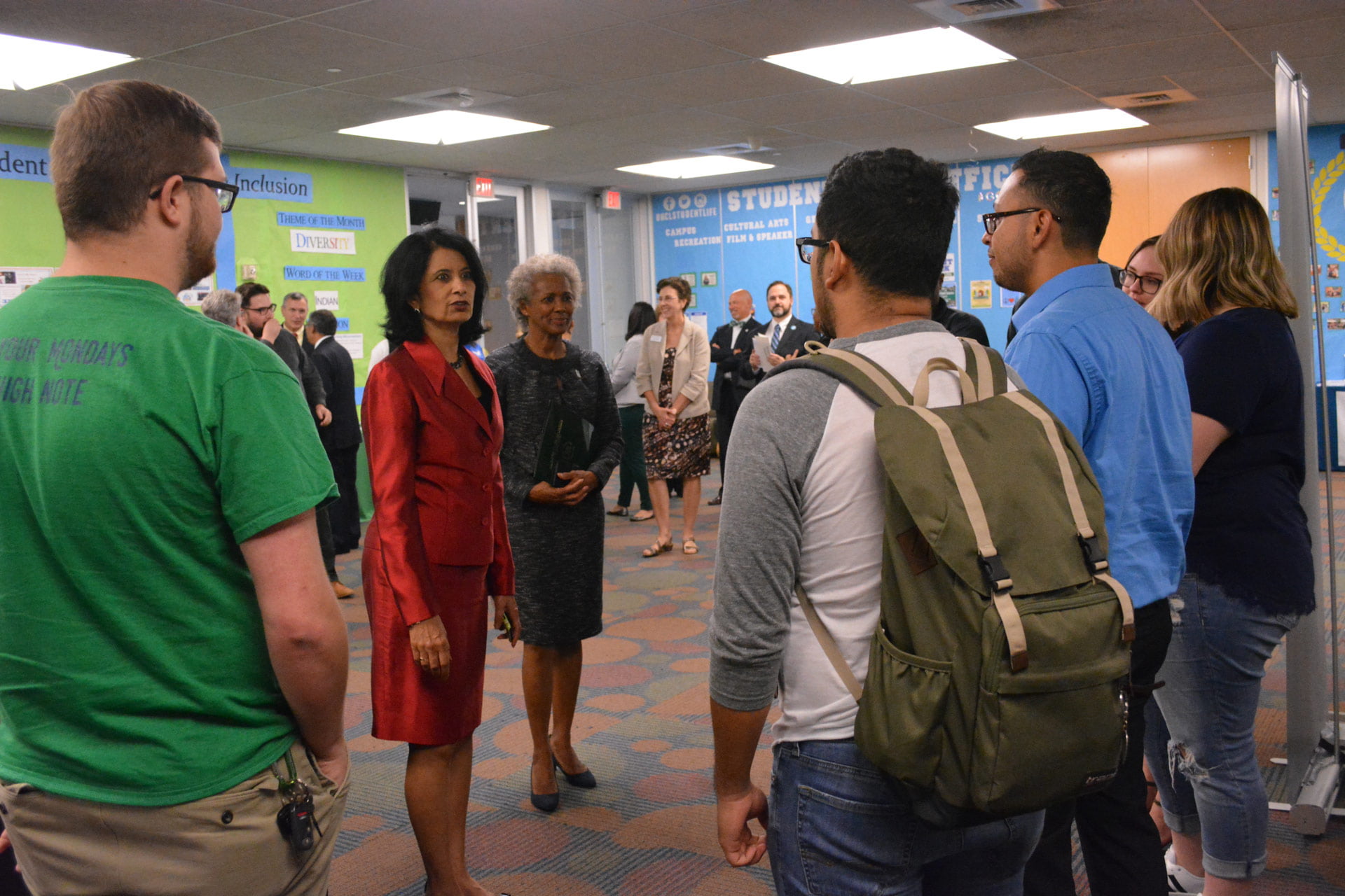 Dr. Khator getting to know UHCL students