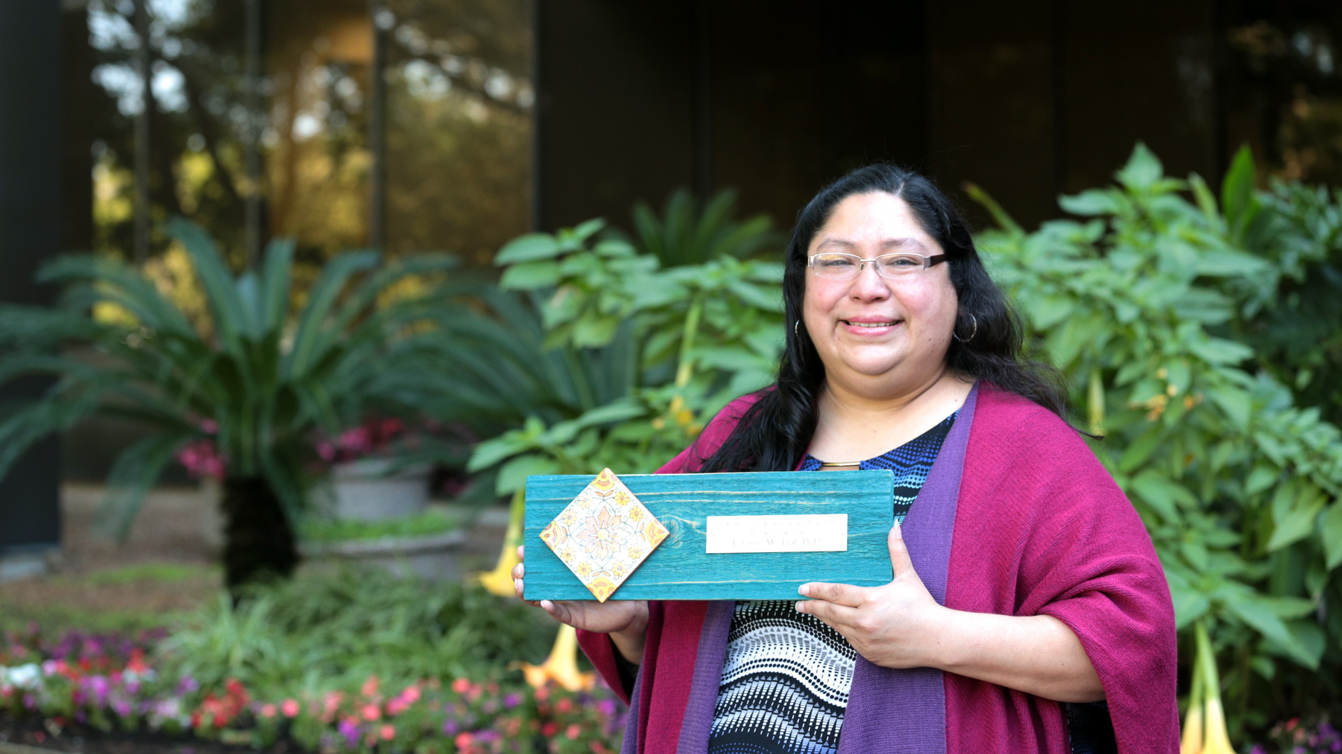 Latino organization recognizes UHCL's Leal as social worker of the year